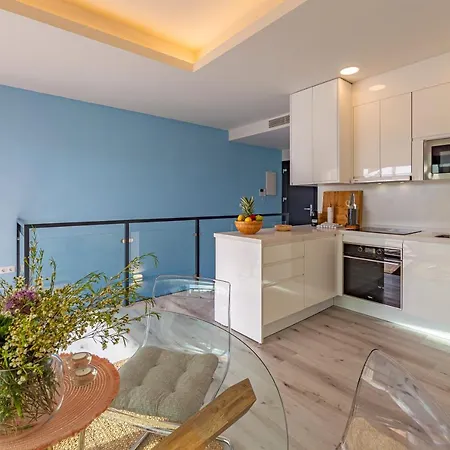 Centre-terrace, Pool, Parking & Home-office *