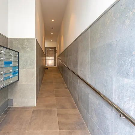 Centre-terrace, Pool, Parking & Home-office *