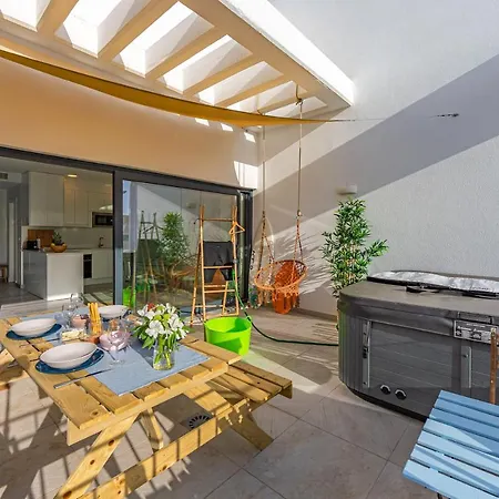 Apartment Centre-terrace, Pool, Parking & Home-office