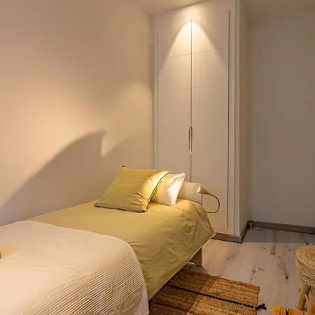 Apartment Centre-terrace, Pool, Parking & Home-office *