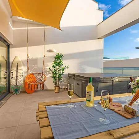Apartment Centre-terrace, Pool, Parking & Home-office *