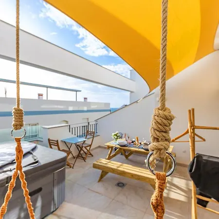 Apartment Centre-terrace, Pool, Parking & Home-office *