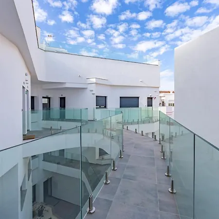 Centre-terrace, Pool, Parking & Home-office * Tarifa