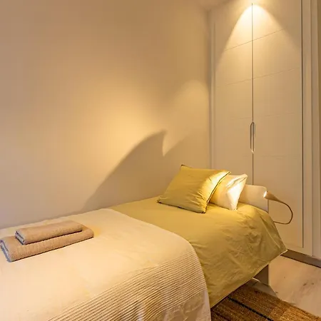 Apartment Centre-terrace, Pool, Parking & Home-office *