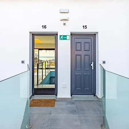 Centre-terrace, Pool, Parking & Home-office Tarifa