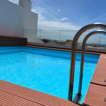 Centre-terrace, Pool, Parking & Home-office Apartment