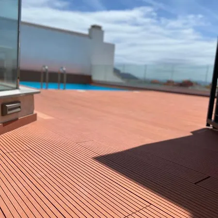 Centre-terrace, Pool, Parking & Home-office アパート