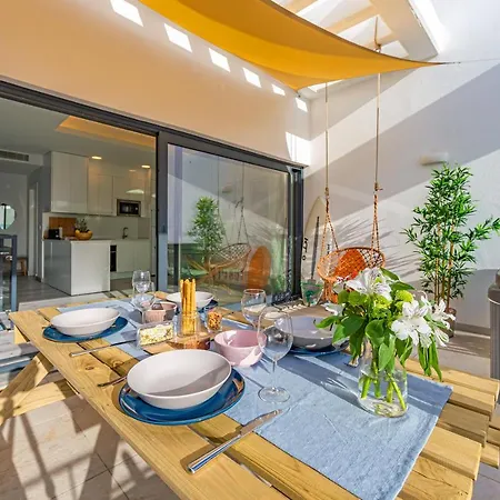 Centre-terrace, Pool, Parking & Home-office Appartamento