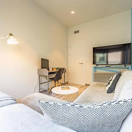 Centre-terrace, Pool, Parking & Home-office *