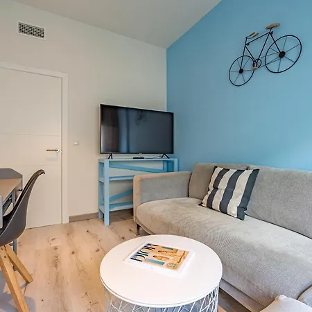 Centre-terrace, Pool, Parking & Home-office Appartamento