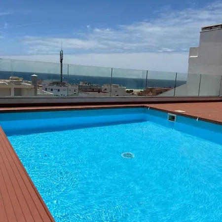 Centre-terrace, Pool, Parking & Home-office Appartamento